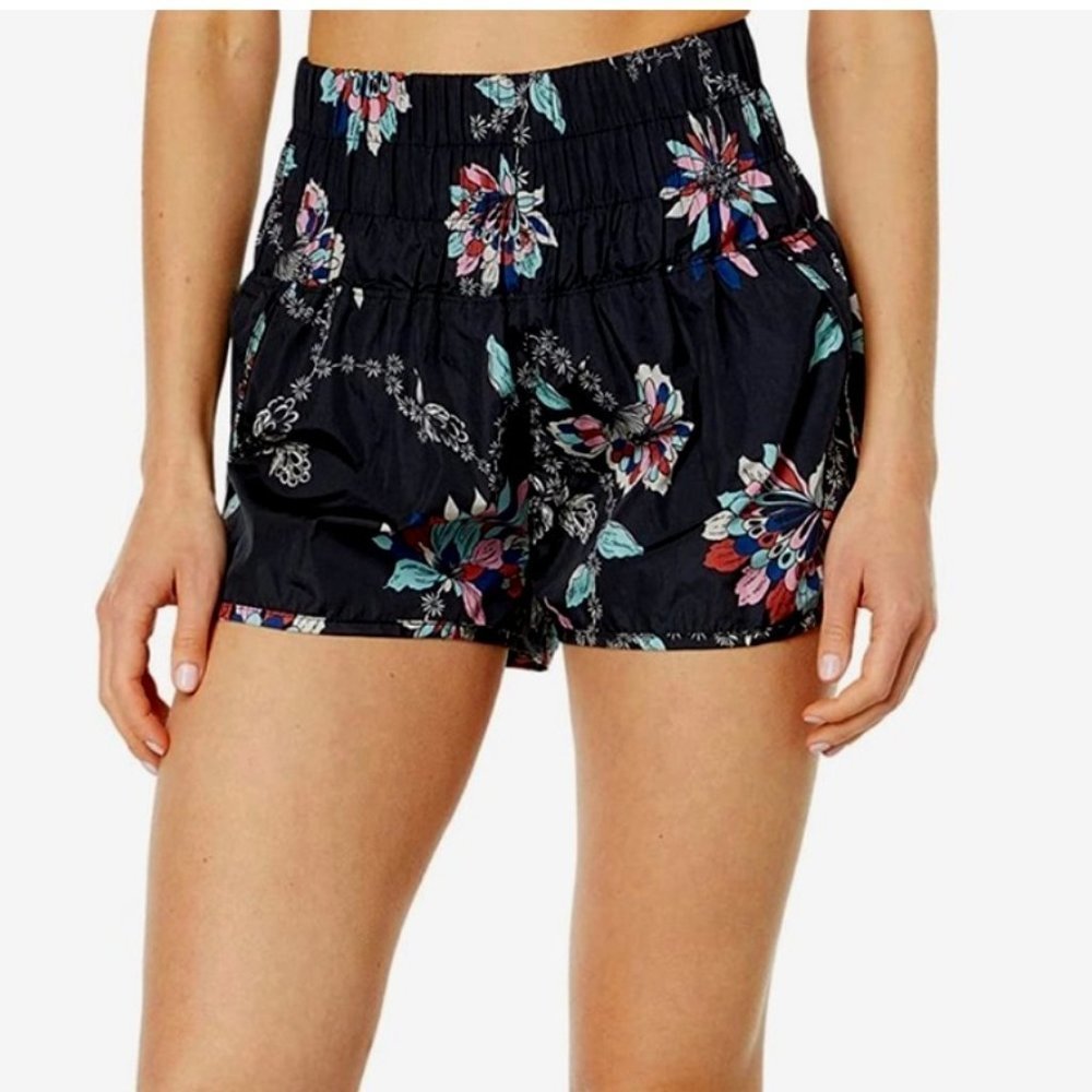 𝅺nwt Free People The Way Home Printed Shorts / Black Floral Combo